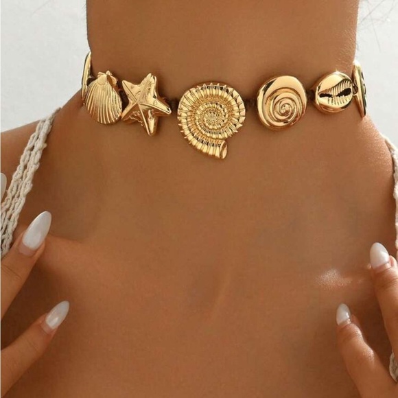 Gold Seashell choker Necklace - Picture 4 of 7